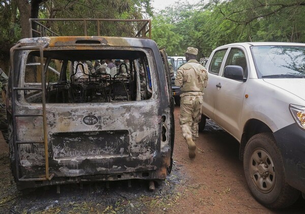 Πτέρυγα της Αλ Κάιντα ανέλαβε την ευθύνη της επίθεσης στο Μάλι - 60 οι νεκροί και 100 οι τραυματίες