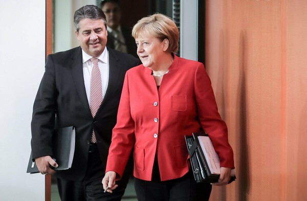 Ο Ζίγκμαρ Γκάμπριελ των Σοσιαλδημοκρατών απέναντι από τη Μέρκελ στις εκλογές