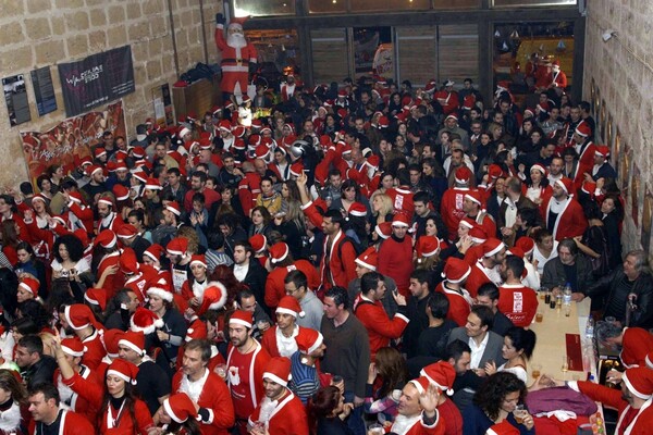 Χιλιάδες Άι Βασίληδες έτρεξαν στα Χανιά για το 8ο φιλανθρωπικό Santa Run