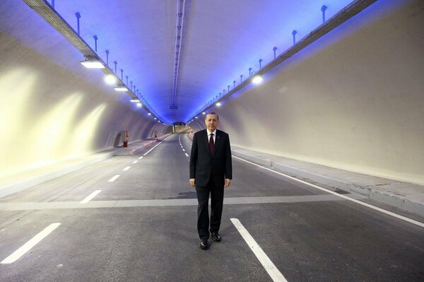 Η Τουρκία εγκαινίασε το υποθαλάσσιο τούνελ που περνά κάτω από το Βόσπορο