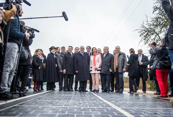 H Γαλλία εγκαινίασε τον πρώτο δρόμο στον κόσμο στρωμένο με φωτοβολταϊκά