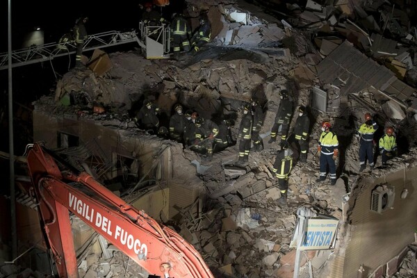 Κτίριο κατέρρευσε ύστερα από έκρηξη στην Ιταλία - Δύο γυναίκες αγνοούνται