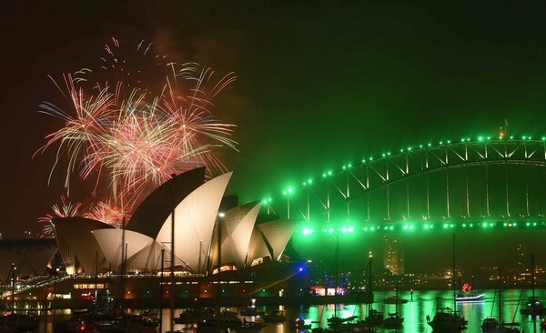 Το Σίδνεϊ υποδέχθηκε το 2017 με 7 τόνους πυροτεχνήματα