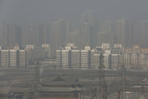 Κίνα: Προβλήματα στη λειτουργία των σχολείων και τις μετακινήσεις από το νέφος της ρύπανσης