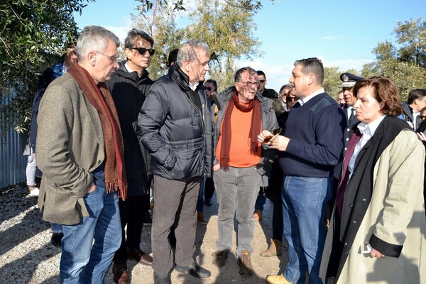 Αβραμόπουλος από Λέσβο:Πρέπει να βρεθούν λύσεις σήμερα.Τώρα! Όχι αύριο, όχι την επόμενη εβδομάδα