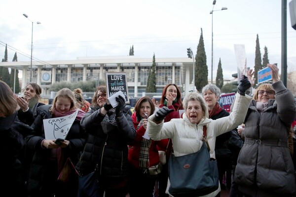 Αθήνα vs. Tραμπ: Όχι στον πλανητάρχη του πολέμου, του ρατσισμού και του σεξισμού