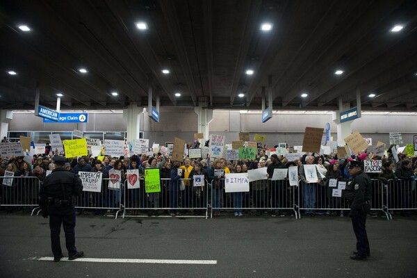 Κύμα διαδηλώσεων κατά του διατάγματος Τραμπ στις ΗΠΑ