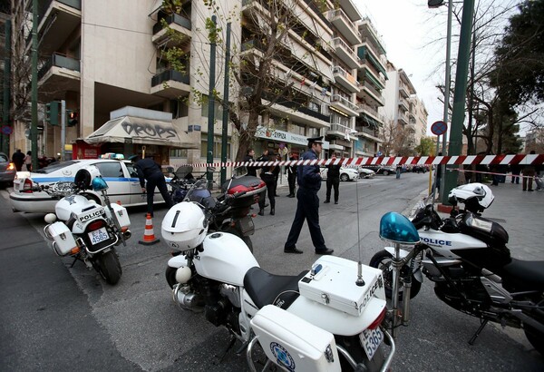 Φωτογραφίες από τα γραφεία του ΣΥΡΙΖΑ μετά την επίθεση