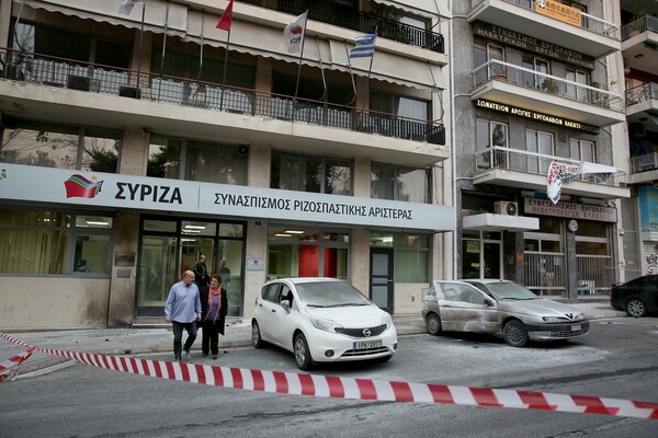 Φωτογραφίες από τα γραφεία του ΣΥΡΙΖΑ μετά την επίθεση