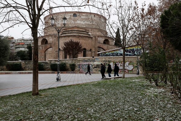 Θεσσαλονίκη: Αιματηρό επεισόδιο και πυροβολισμοί στη Ροτόντα τη νύχτα
