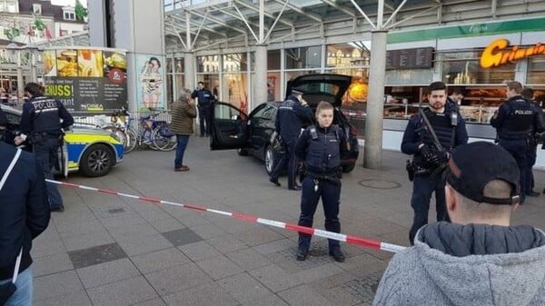 Γερμανία: Άνδρας οδήγησε όχημα εναντίον πεζών στη Χαϊδελβέργη - Τρεις τραυματίες