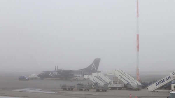 Προβλήματα στη Θεσσαλονίκη από την κακοκαιρία - Πέπλο ομίχλης στο αεροδρόμιο Μακεδονία