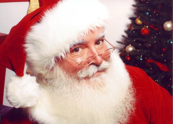 Αυτός ο «Άγιος Βασίλης» μπήκε στην λίστα με τους «άτακτους» για καλό σκοπό