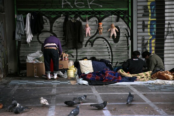 Ανοίγουν απόψε θερμαινόμενοι χώροι για τους άστεγους στην Αθήνα