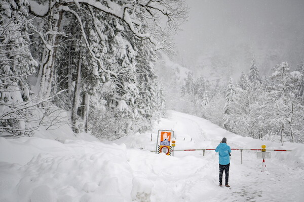 Τουλάχιστον πέντε νεκροί από σφοδρές χιονοπτώσεις στην Αυστρία
