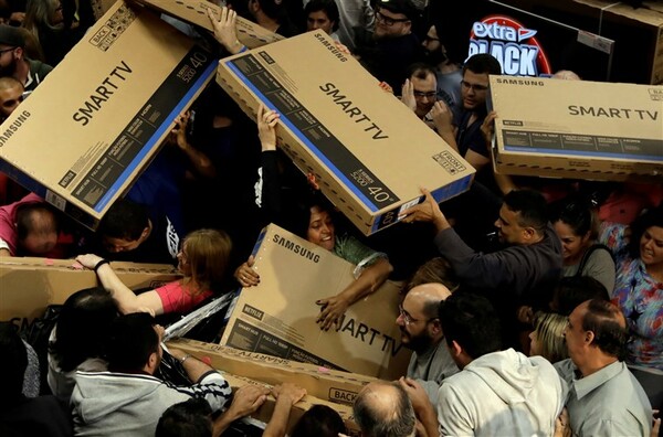 Black Friday: Τι άλλαξε φέτος στις αγορές και τα ποσά - Πού πήγε το χάος;