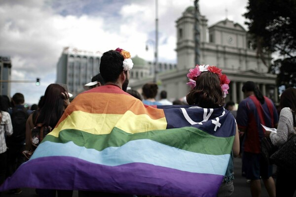 «Η αγάπη θα νικήσει» - Νόμιμοι οι γάμοι ομόφυλων ζευγαριών στην Κόστα Ρίκα