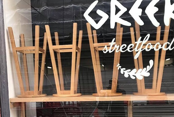 Διπλή ρατσιστική επίθεση σε ελληνικό εστιατόριο στη Βρετανία