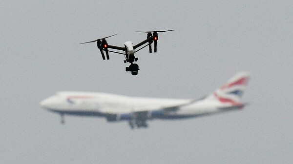 Τα αεροδρόμια του Λονδίνου ετοιμάζουν «πόλεμο» στα drones