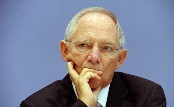 Η Μπούντεσταγκ «εκθέτει» τον Σόιμπλε: Δεν χρειάζεται νέα απόφαση της γερμανικής Βουλής αν αποχωρήσει το ΔΝΤ