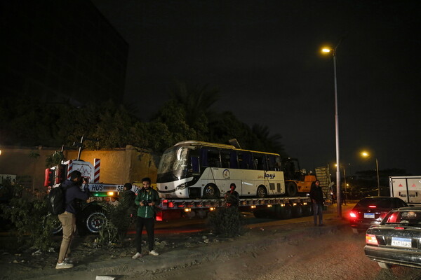 Κάιρο: 4 νεκροί και 12 τραυματίες από την βομβιστική επίθεση σε λεωφορείο με τουρίστες