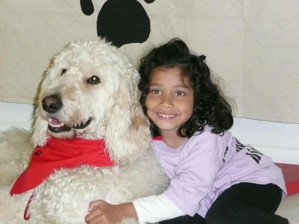 ΗΠΑ: Το Ανώτατο Δικαστήριο δικαίωσε μαθήτρια που της είχαν απαγορέψει να έχει μαζί της στην τάξη τον σκύλο-συνοδό της
