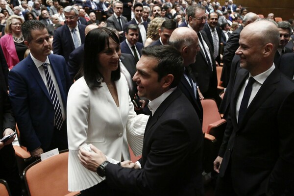 Η Κουντουρά ανακοίνωσε πως στηρίζει την κυβέρνηση