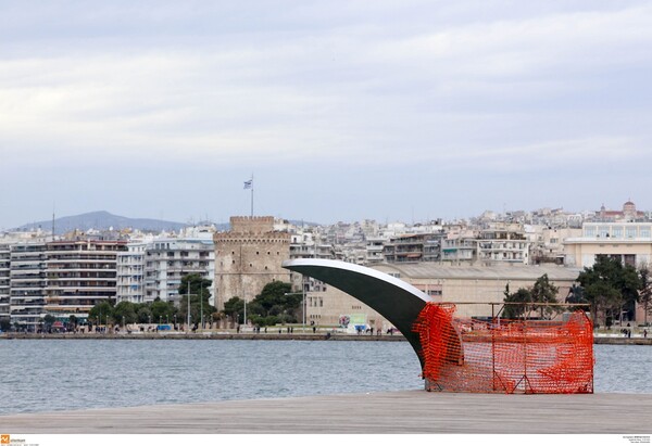 Tο γλυπτό «Φεγγαράκι στην Ακτή» επιστρέφει στην παραλία Θεσσαλονίκης