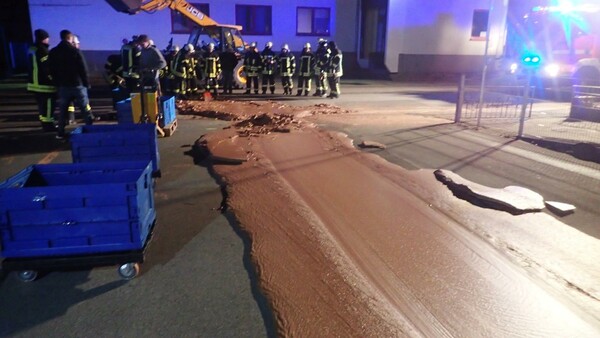 Ένας τόνος σοκολάτας πλημμύρισε δρόμο σε πόλη της Γερμανίας
