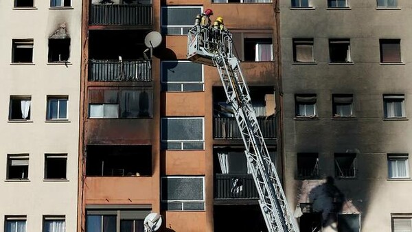 Τραγωδία στην Καταλονία: Τρεις νεκροί και αρκετοί τραυματίες από πυρκαγιά σε πολυκατοικία