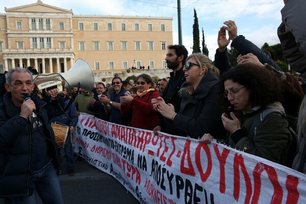 Χημικά στο συλλαλητήριο των αναπληρωτών καθηγητών έξω από τη Βουλή