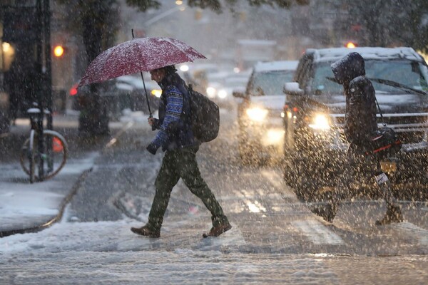 Ξαφνική χιονοθύελλα στη Νέα Υόρκη μεταμόρφωσε την πόλη - ΦΩΤΟΓΡΑΦΙΕΣ