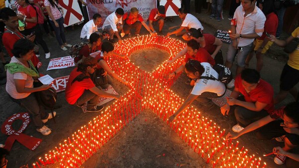 Παγκόσμια Ημέρα του AIDS/ HIV με αγρυπνίες και συγκεντρώσεις σ' όλο τον κόσμο