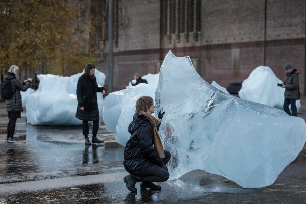 Ice Watch: Εγκατάσταση έξω από την Tate Modern μας ευαισθητοποιεί για το λιώσιμο των πάγων