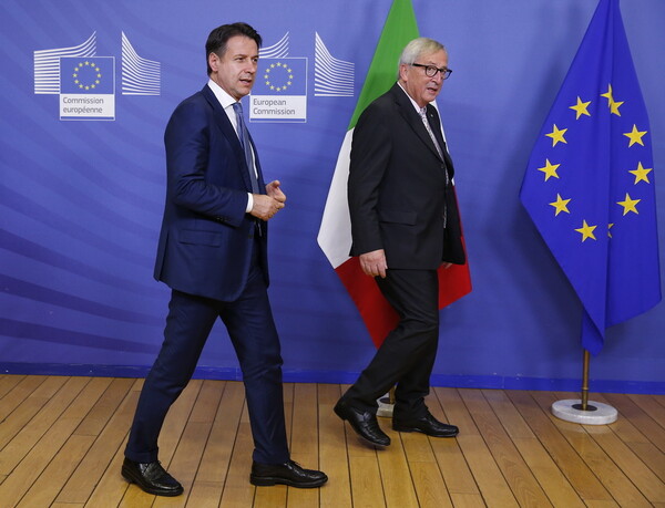 Σύγκρουση Ιταλίας- Κομισιόν: Κυβερνητική σύσκεψη στη Ρώμη με θέμα τη μείωση του ελλείμματος