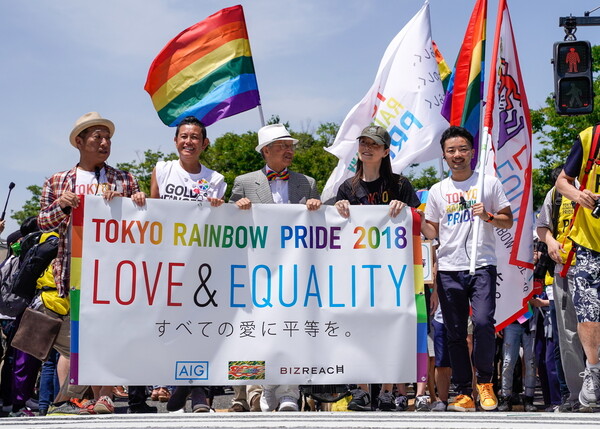 Δέκα ομόφυλα ζευγάρια θα μηνύσουν την κυβέρνηση της Ιαπωνίας