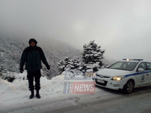 Καραμπόλα 20 οχημάτων στα Καλάβρυτα εξαιτίας του πάγου στον δρόμο