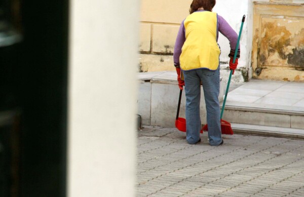 Πανελλήνια κατακραυγή για τη φυλακισμένη καθαρίστρια - Παρέμβαση Εισαγγελέα και σκληρές ανακοινώσεις