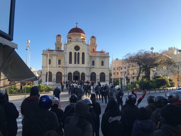 Ένταση στο μνημόσυνο του Κωνσταντίνου Κατσίφα στο Ηράκλειο - Τραυματίστηκε αστυνομικός