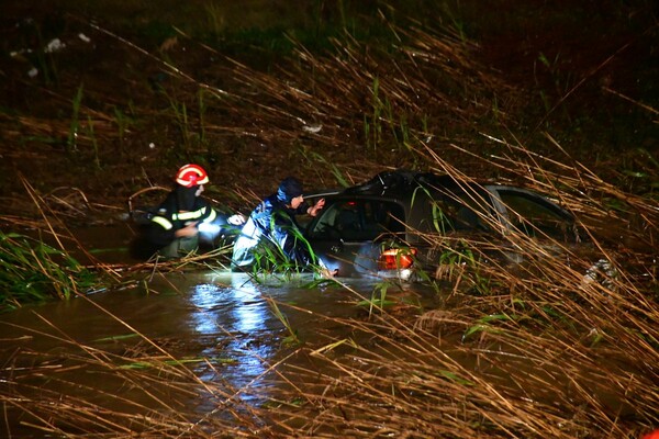 Θρίλερ τη νύχτα με αυτοκίνητο στο ποτάμι της Νέας Κίου - Μετά από ώρες βρήκαν τον οδηγό