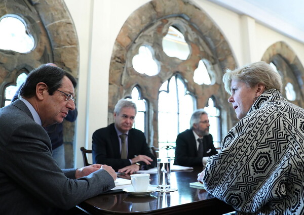 Κυπριακό: Ολοκληρώθηκε η συνάντηση Αναστασιάδη με την ειδική απεσταλμένη του ΟΗΕ