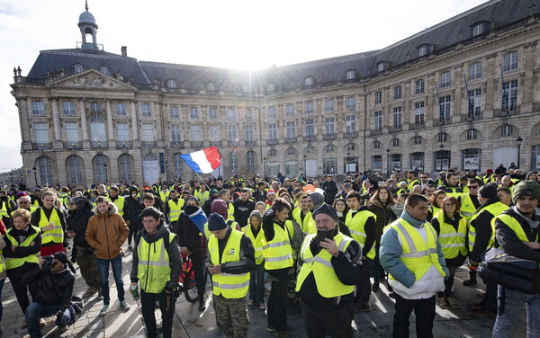 Κίτρινα Γιλέκα: Κάλεσμα για νέες κινητοποιήσεις - Επί ποδός η γαλλική αστυνομία