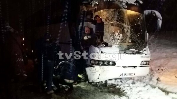 Λεωφορείο του ΚΤΕΛ συγκρούστηκε με εκχιονιστικό όχημα