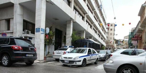 Απέδρασε ληστής των ΕΛΤΑ από κρατητήρια της Αττικής