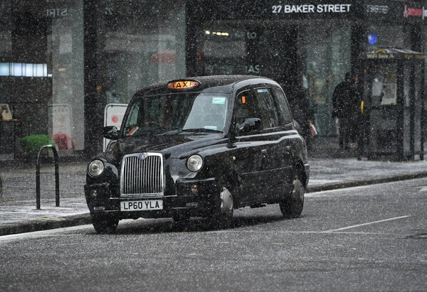 Τα διάσημα μαύρα ταξί του Λονδίνου 30 φορές πιο ρυπογόνα από τα συνομήλικα τους οχήματα