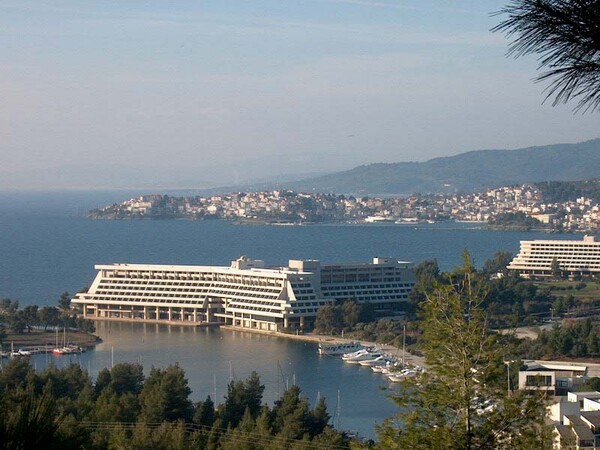 Βουλγαρική κατασκευαστική εταιρεία πήρε τέσσερα ακίνητα του ΤΑΙΠΕΔ στη Χαλκιδική
