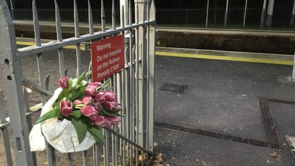 Βρετανία: Τον σκότωσε με μαχαίρι μέσα σε τρένο μπροστά στα μάτια του 14χρονου γιου του