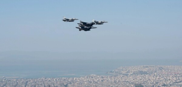 Μαχητικά αεροσκάφη θα πραγματοποιήσουν σήμερα πτήση πάνω από την Αθήνα
