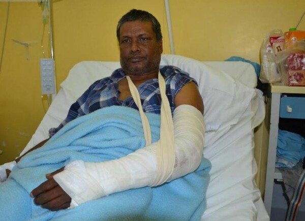 «Ήθελε να με σκοτώσει με τον λοστό», λέει ο μετανάστης που χτυπήθηκε στη Μυτιλήνη