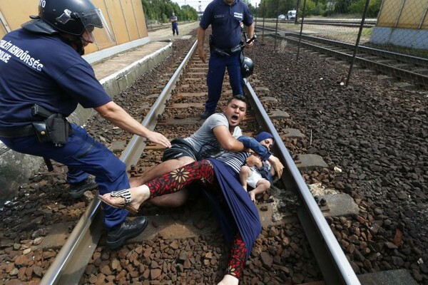 Κομισιόν: Δεν πληρούνται ακόμη οι προϋποθέσεις για κυρώσεις στην Ουγγαρία, για την απάνθρωπη μεταχείριση των προσφύγων